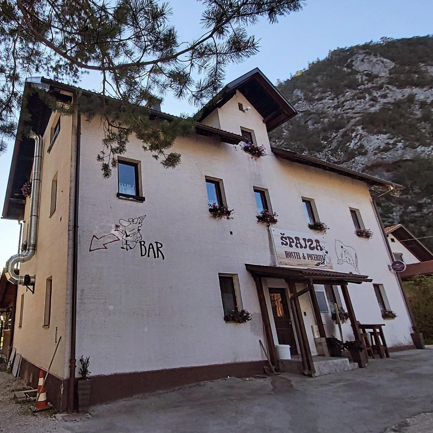 Hostel In Picerija Spajza 莫斯特拉纳 外观 照片